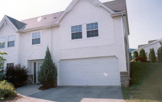 335 Jennifer Ln., Brookfield, WI 53045