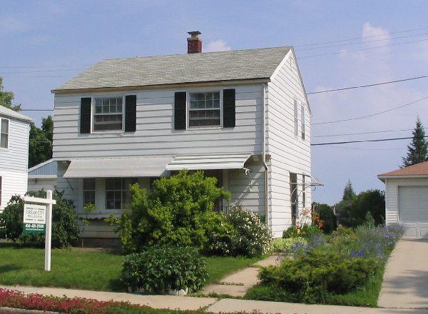 300 E Gauer Cir., Milwaukee, WI 53207