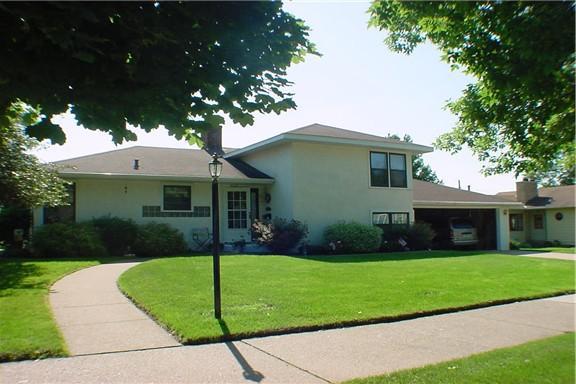 2147 Sunrise Dr, La Crosse, WI 54601