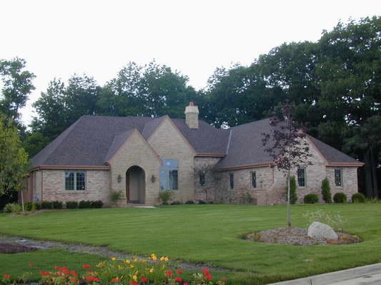 7125 S Cambridge Dr., Franklin, WI 53132