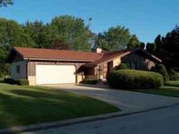 6115 Twin Oak Dr., Greendale, WI 53129