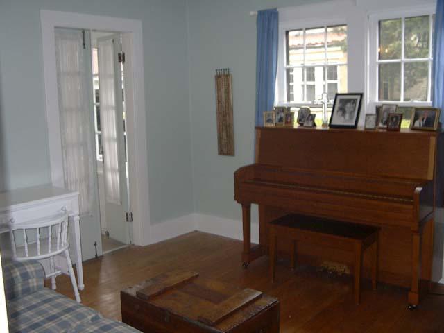 416 E Capitol Dr., Hartland, WI 53029