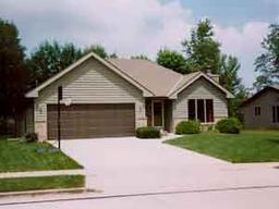 620 Briarknoll  Ct., Saukville, WI 53080