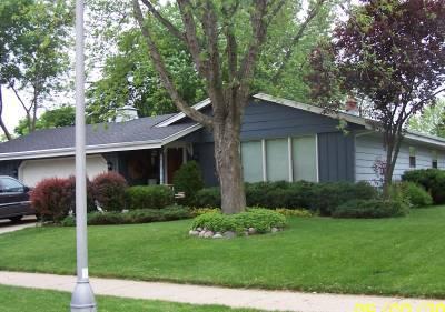 6835 S Highfield Dr, Oak Creek, WI 53154