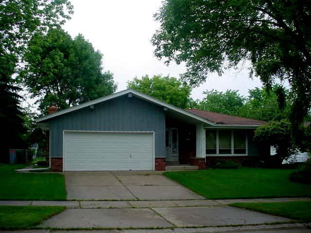 2230 E Spruce Ct., Oak Creek, WI 53154