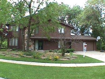 8247 Parkridge Ln, Greendale, WI 53129