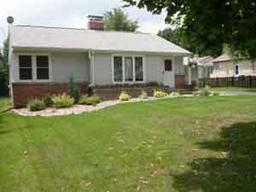 409 E Spooner Rd, Fox Point, WI 53217