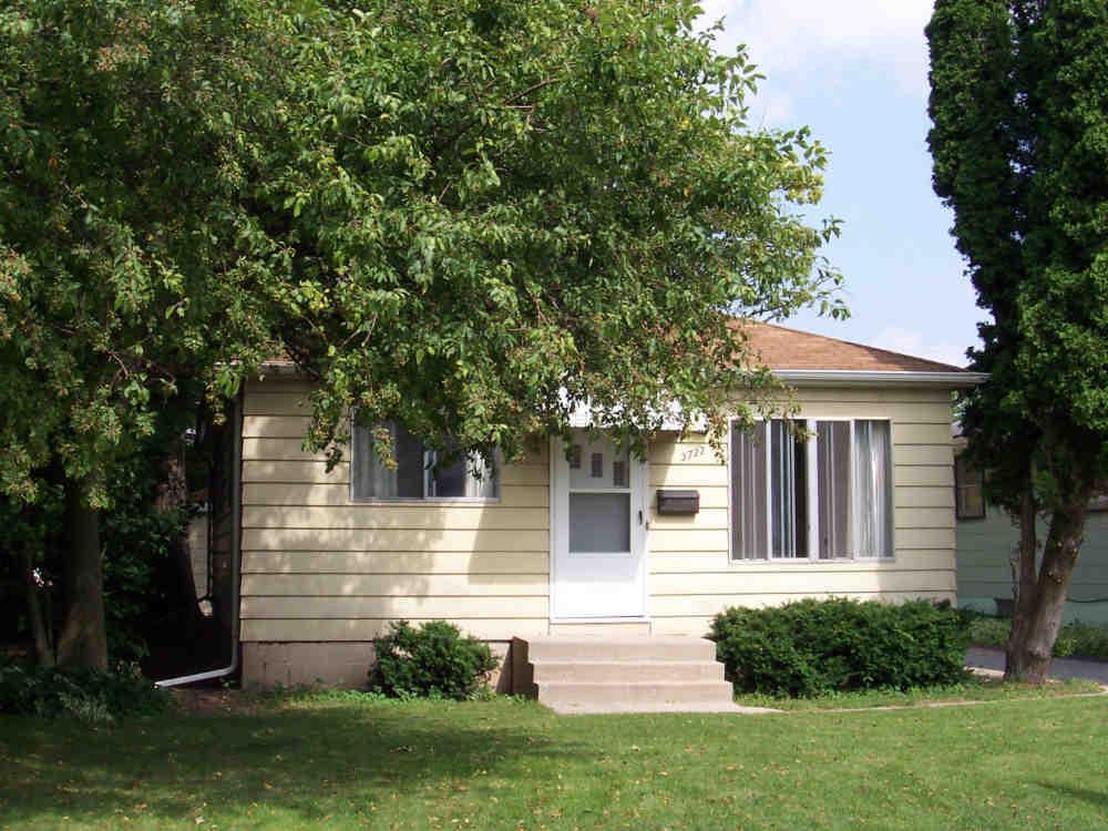 3722 S 53rd St., Greenfield, WI 53220