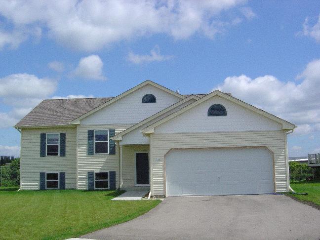 103 Amanda Ct., Mukwonago, WI 53149