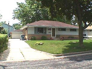 8901 W Rohr, Milwaukee, WI 53225