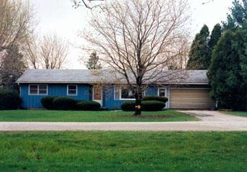 203 W Belleview Ave., Ixonia, WI 53066