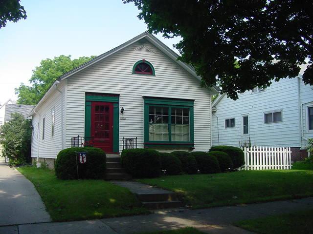 2758 S Linebarger Ter, Milwaukee, WI 53207