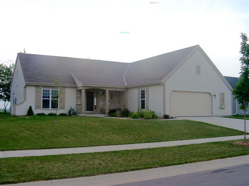 1533 Falcon Dr., Hartford, WI 53027