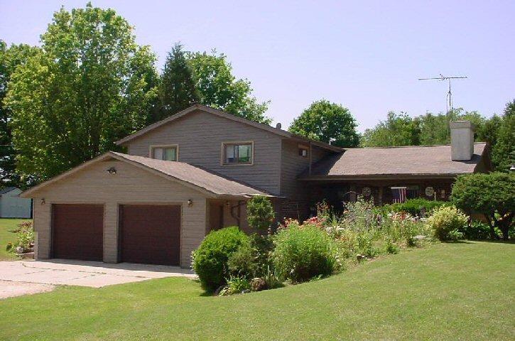5681 N Cedar Valley Rd., Fredonia, WI 53021
