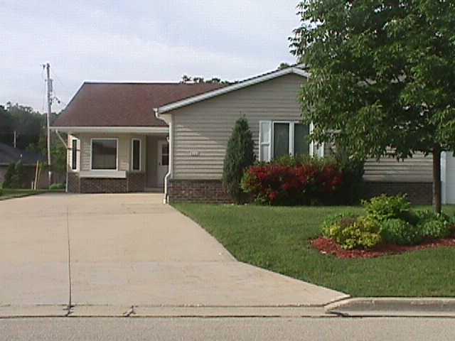 4565 W Maplewood Dr., Greenfield, WI 53220