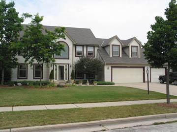 2704 Chatsworth Cir., Waukesha, WI 53188