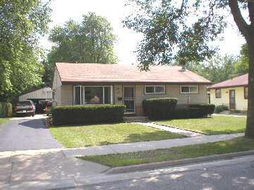 2223 Sunkist Ave., Waukesha, WI 53188