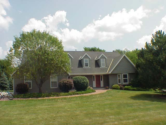 2722 N Trillium Ln., Pewaukee, WI 53072
