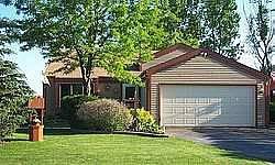 1284 Timber Rdg, Pewaukee, WI 53072