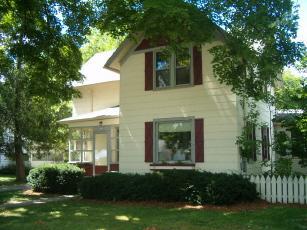 30 S Maple St., Oconomowoc, WI 53066