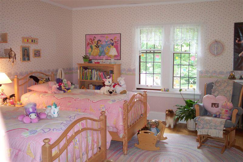 4700 N Woodburn St., Whitefish Bay, WI 53211