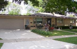 916 N Oakwood Ave., Oconomowoc, WI 53066