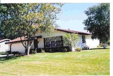 15130 W Harmony Dr, New Berlin, WI 53151