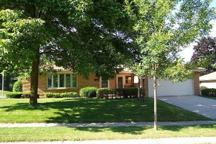7222 Enfield Ave., Greendale, WI 53129