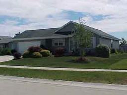855 E Deer Ridge, Oak Creek, WI 53154