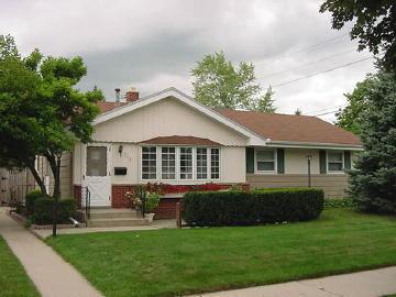 7713 W Verona Ct, Milwaukee, WI 53219