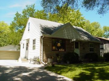 217 N 110th Pl., Wauwatosa, WI 53226