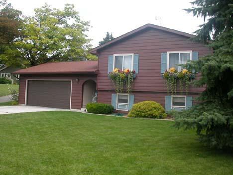 106 Evergreen Dr., Plymouth, WI 53073