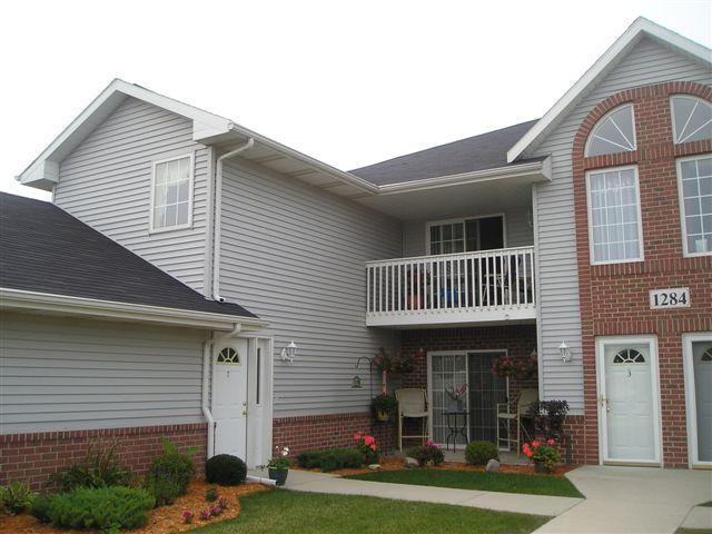 1284 Village Centre Dr #7, Somers, WI 53144