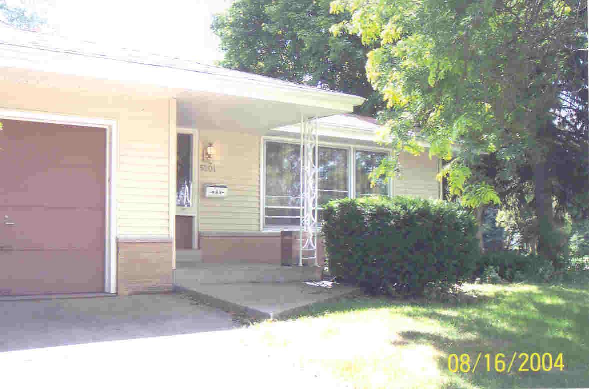 5201 Raven Dr., Greendale, WI 53129