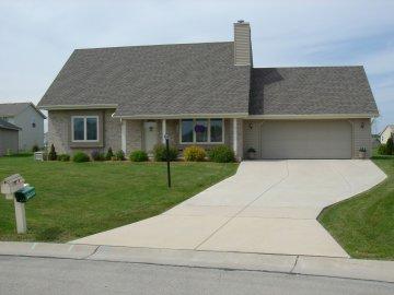 950 E Field Ct, Oak Creek, WI 53154