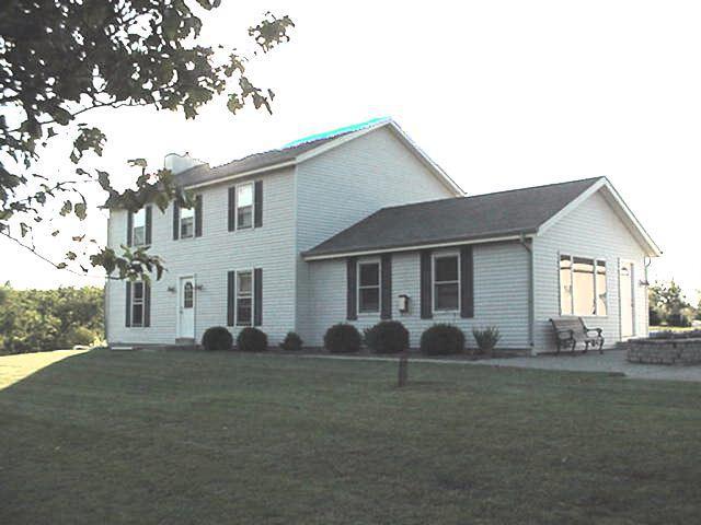 2855 Glassgo Dr., Hartford, WI 53027