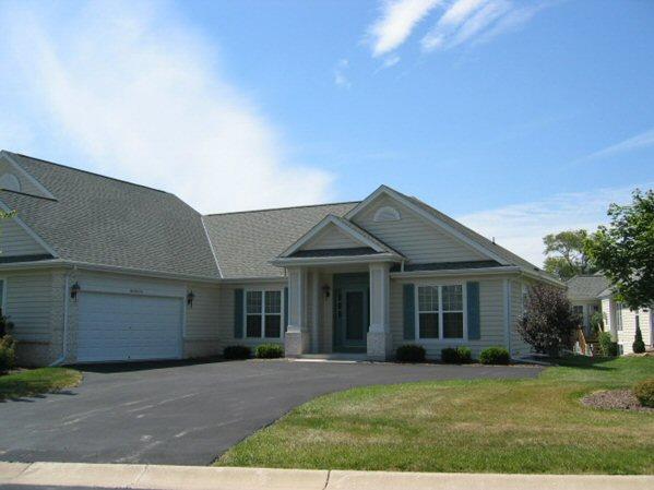 3037 N Oakmont Ct. #B, Pewaukee, WI 53072