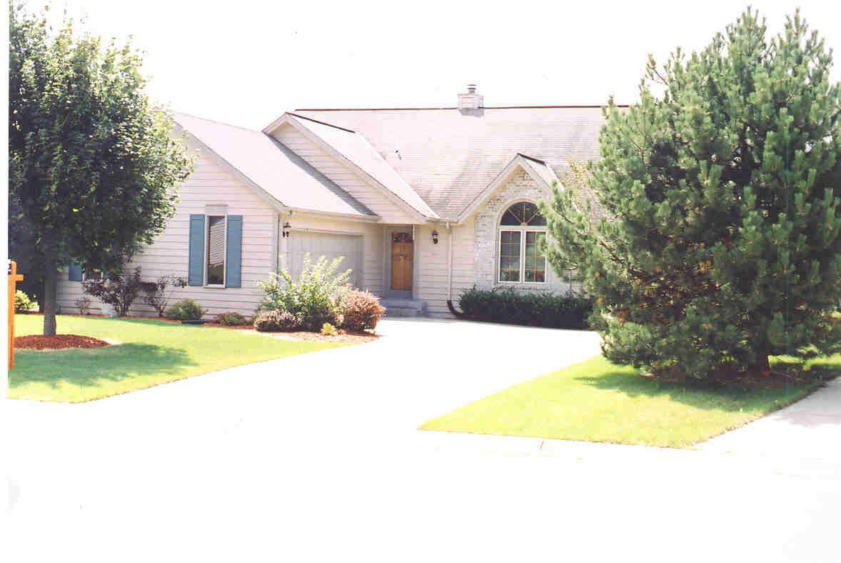 16215 W Heatherly Dr., New Berlin, WI 53151