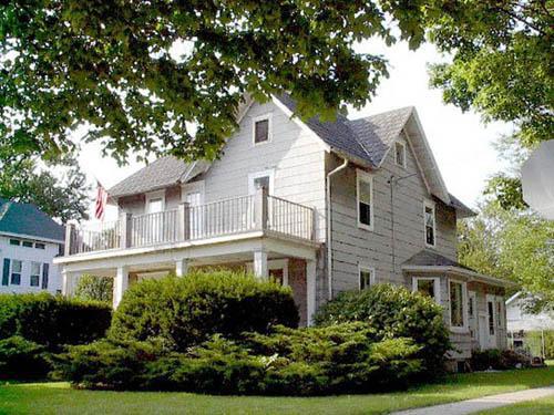 106 E Pearl Ave., Mukwonago, WI 53149