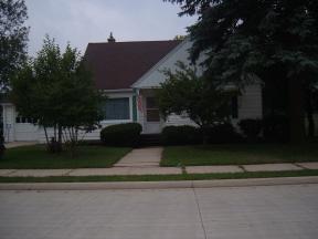 209 Lawndale Ave., Slinger, WI 53086