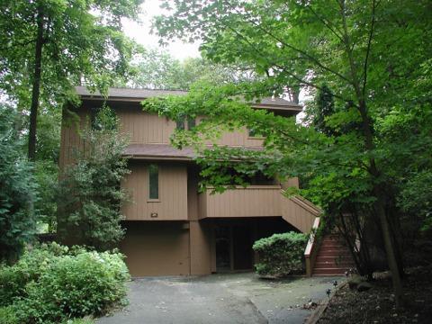 24 Abbey Springs Dr., Fontana, WI 53125