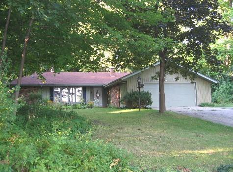 N2324 Geneva Oaks Tr., Linn, WI 53147