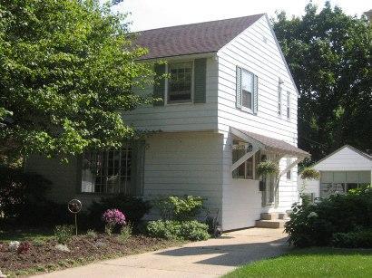 4918 N Hollywood, Whitefish Bay, WI 53217