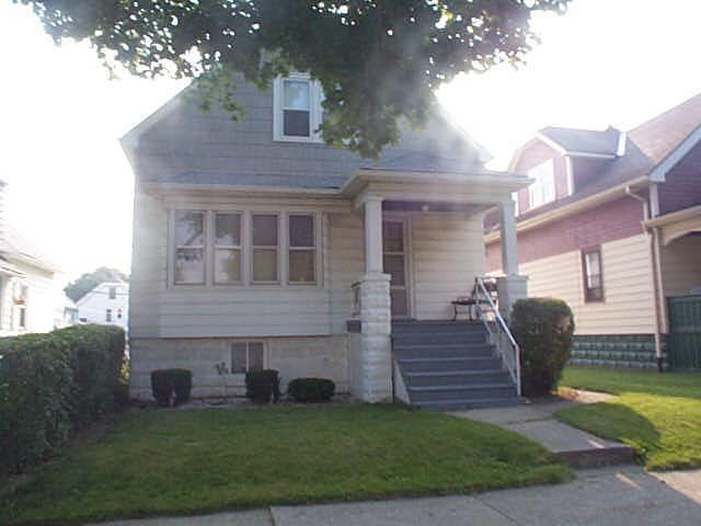 3216 S 15th Pl., Milwaukee, WI 53215