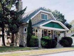 704 Westowne Ave, Waukesha, WI 53188