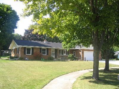 1708 Greenbriar Ct, West Bend, WI 53095