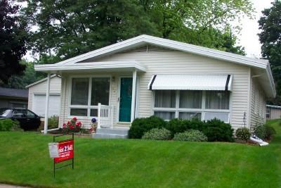 5627 Bentwood Ln., Greendale, WI 53129