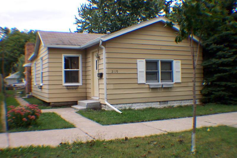 2119 Charles St, La Crosse, WI 54603
