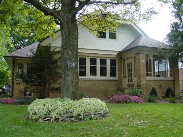 6923 W Wisconsin Ave, Wauwatosa, WI 53213
