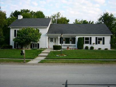 462 Cheshire Ln., Pewaukee, WI 53072